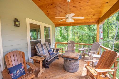 Retriever Beach - New River-frontage with Your Own Private Beach! Fire Pits - Games and More!