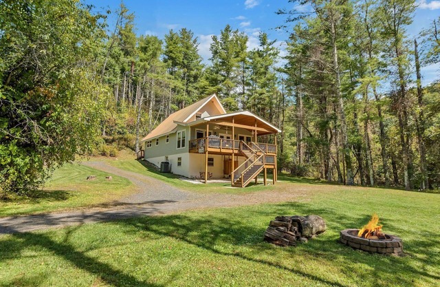 Bord de rivière avec votre propre plage privée! Fire Pits - Jeux et plus encore!