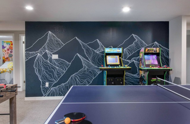Retro Family Hub - perfect for large groups! Arcade, Nostalgia, Ping Pong