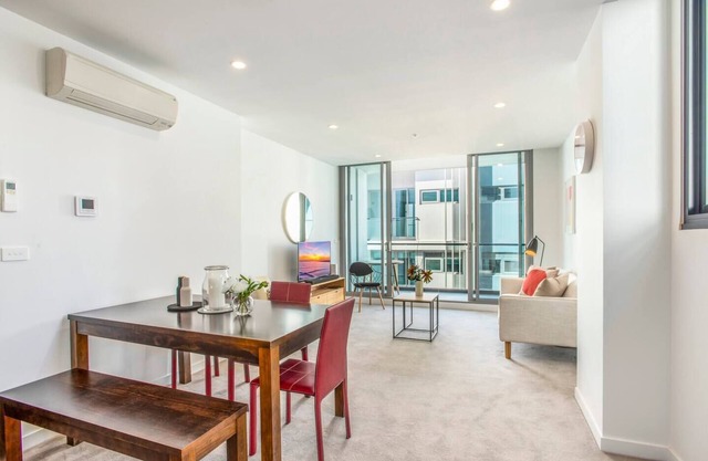 Retro Modern with Pool near Westfield Doncaster
