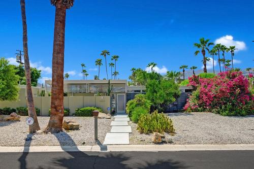 Retro Rendezvous Pool and Spa MidCentury Modern Home