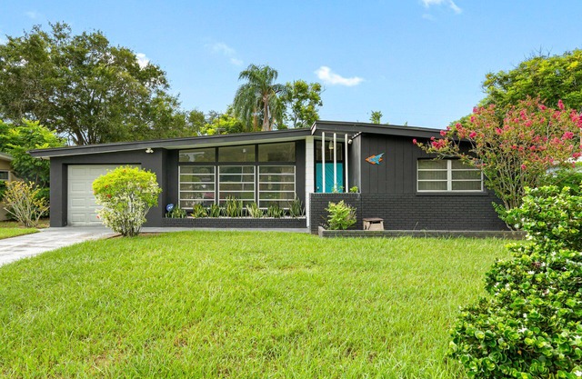 Retro Retreat near Clearwater Beach!