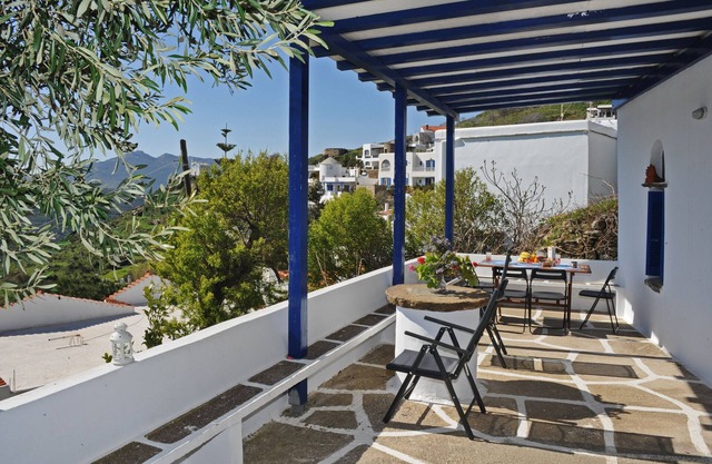 Habitation agricole revisitée dans le centre de l’île de Tinos