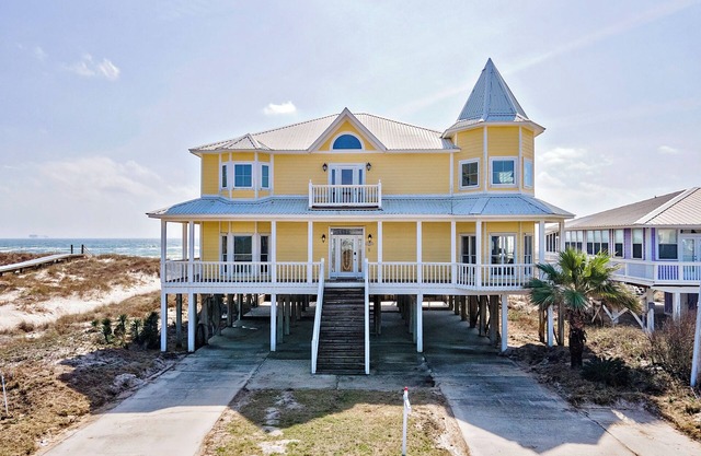7 Bed, 6 bath ~ Beach Front ~ Sleeps up to 20 ~ Coastsoul Revival ~ Prickett Properties