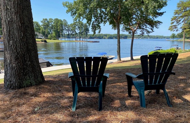 Reynolds Lake Oconee Fishtales Lodge au bord du lac 4BR / 3BA.