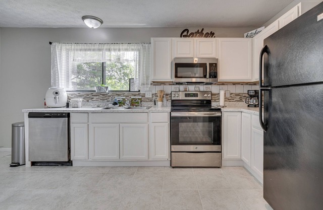 Reynoldsburg Home w/Patio ~ 11 Mi to Columbus!