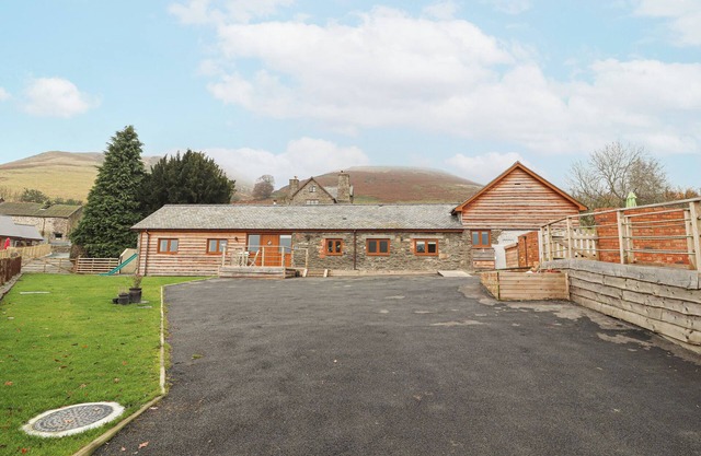 RHIANWEN, PLAS MOELFRE HALL BARNS à Llanrhaeadr-Ym-Mochnant, Réf 912237
