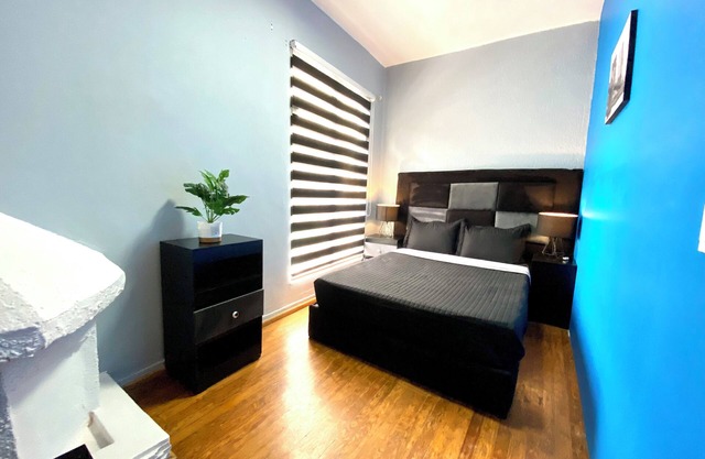 Roomies Hotel - World Trade Center