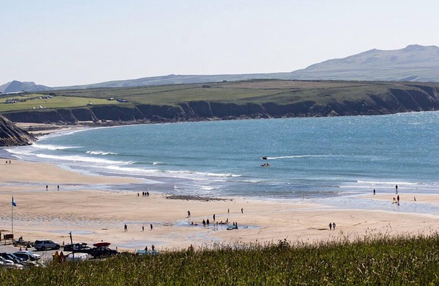 Rhosson Farmhouse, Holiday Cottage St Justinians, nr St Davids, Sleeps 8, 4 bedrooms, bathrooms