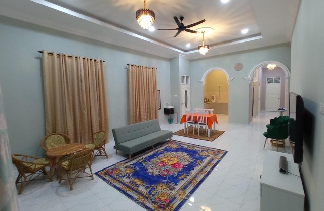 Rhu Cottage in cozy village