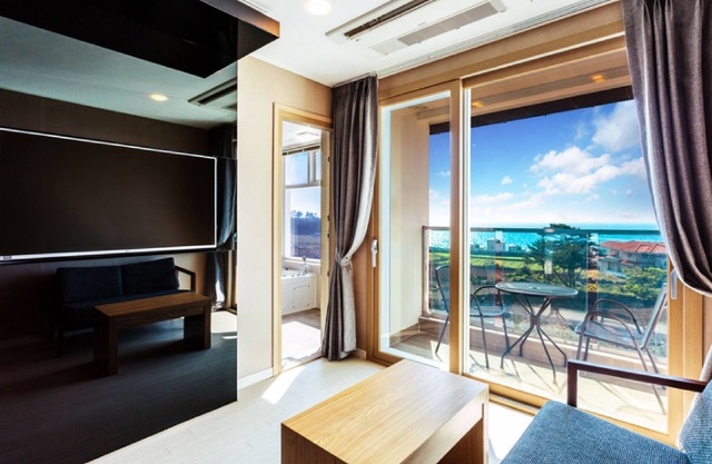 Rich Hotel