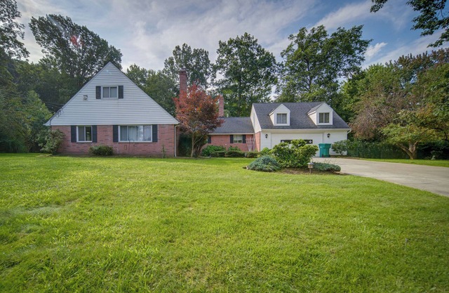 Richmond Heights Retreat w/ Patio + Fire Pit!