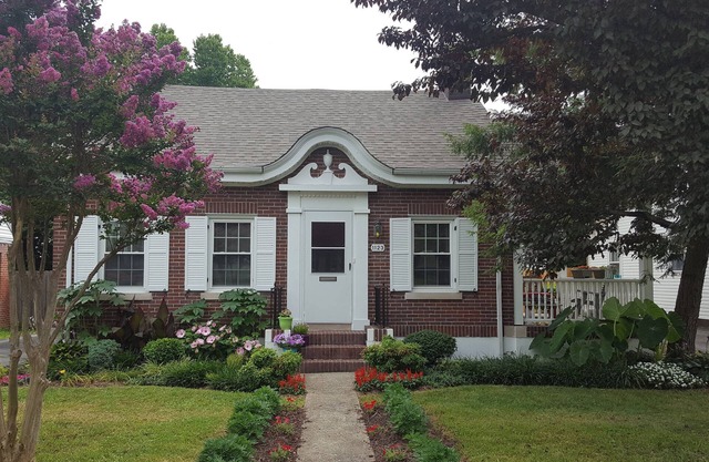Jolie maison ancienne très bien située par Raydarr Properties, LLC