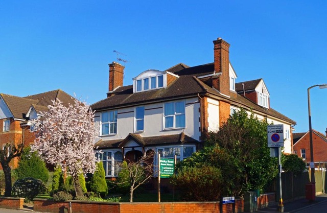 Ricky Road Guest House - Budget