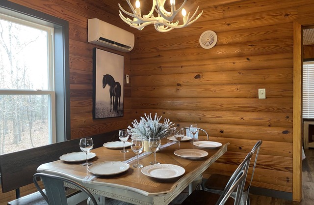 Nouveau! Cabine Ouachita Mtn, intimité tranquille, chemin pavé, entre les sentiers Mena et Atv!