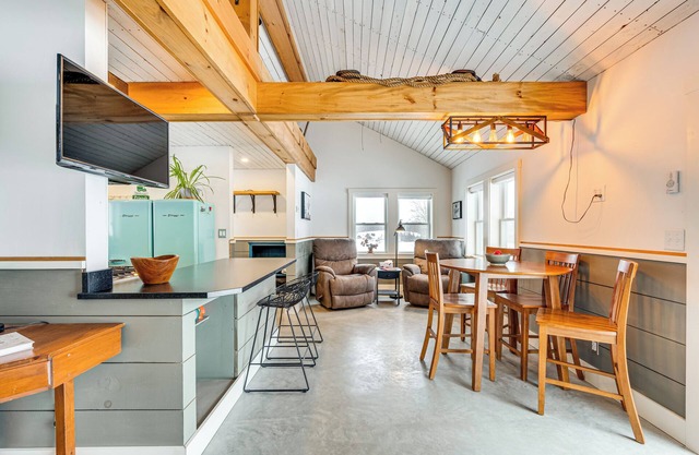 Ride From Your Door: Cabin w/ VAST Trail Access!
