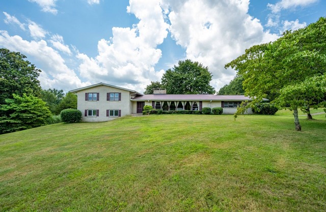 Riders Base, Hot Tub, Privacy, Pool Table, Firepit, Huge yard, 14 miles to Helen