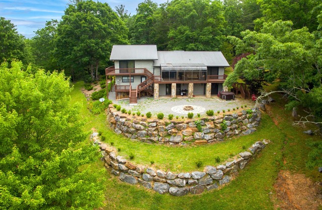 Ridge View - Hot Tub-Fireplace-Fire Pit