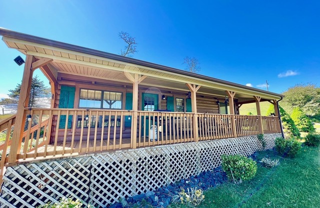 Ridgetop Escape - Views! Wi-Fi, Biking, Exploring