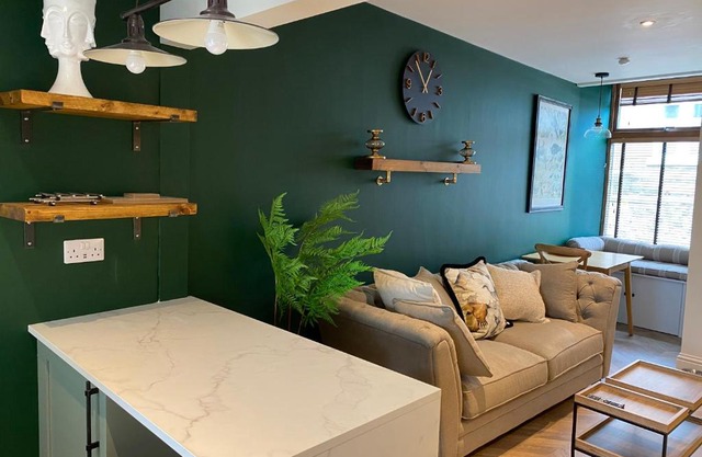 Ridley's Place modern one-bedroom seaside apartment