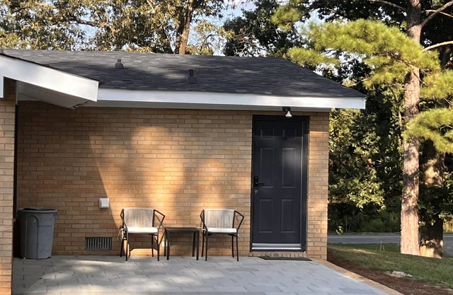 Riggins King suite WI-FI Patio Farmscape comfort