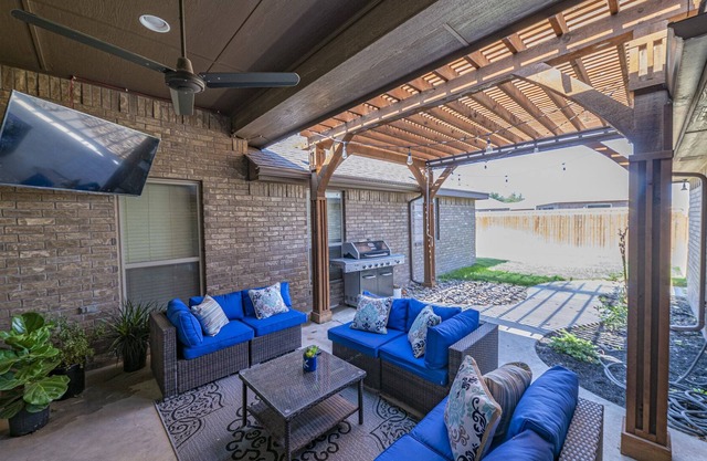 Right At Home- Midland Los Patios w/Community Pool
