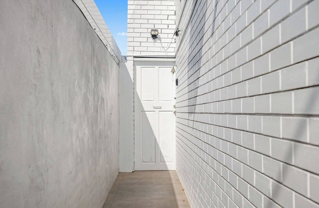 RIGHT IN THE CENTRE OF IT ALL WITH OCEAN VIEWS & PET FRIENDLY!
