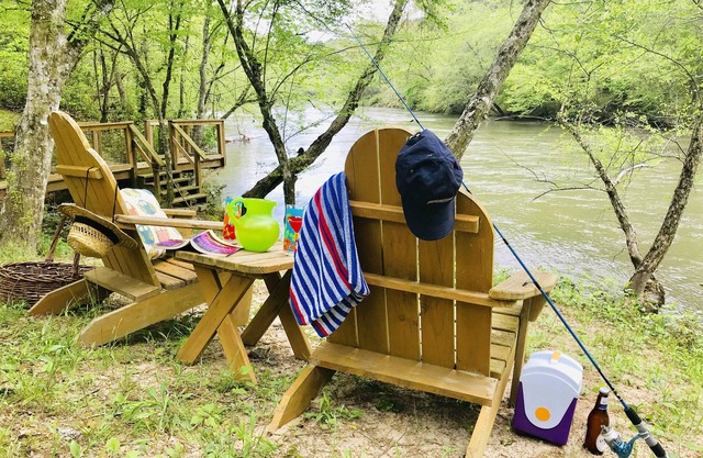 Directement sur la rivière - à quelques minutes de Helen Kayak, Fish & Tube - entouré de vignobles