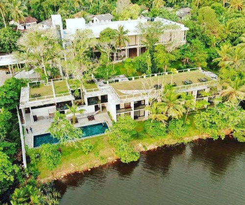 Rimakvin River Edge Resort