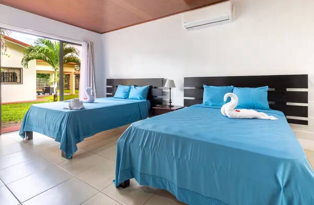 Cozy Apt next to famous river Rio Celeste perfect for Family/couple Adventure