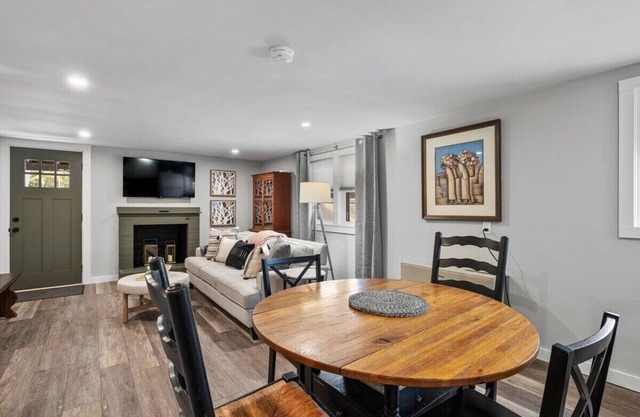 Riptide Cottage: 1 Bed 1 Ba, Private Pond