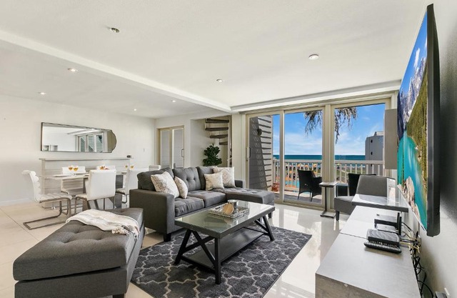 Rise and Sea! Beachfront condo in exclusive resort Spectacular shore views and landscapes!