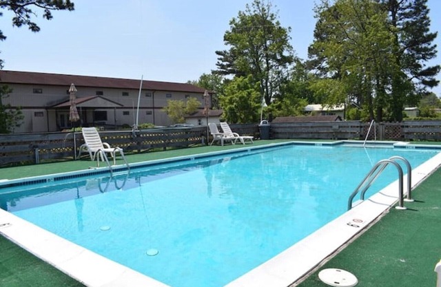 Rise & Shine- Adorable Efficiency w/ Views & Pool!