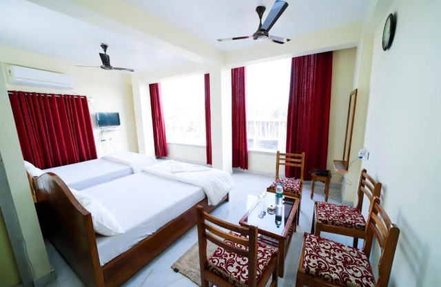 Rishika Guest House And Banquet