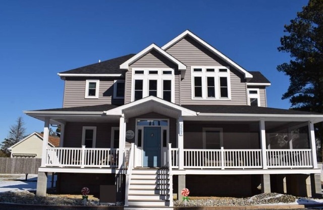 Rising Tide-Beautiful House w/ Canal Views & Expansive Decks & Outdoor Space