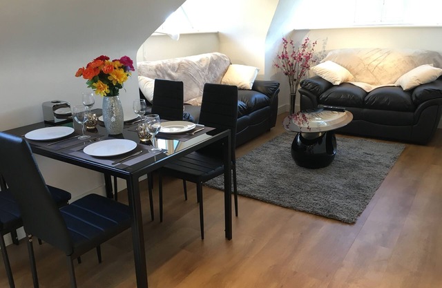 Risinghurst Oxford, un ENTIER élégant 2 lits + TV et WiFi