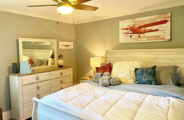 Ritchie’s Oshkosh Chalets: Executive Airplane Suite