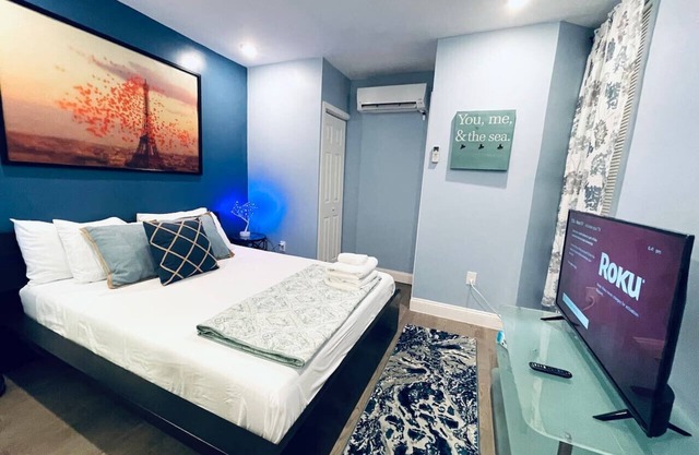 Rittenhouse Square near Kimmel Center Studio Suite