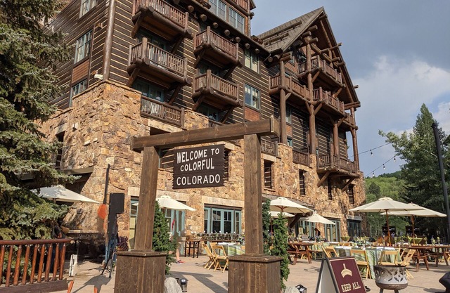Indulgez dans la vie de suite au luxueux Ritz-Carlton Bachelor Gulch !