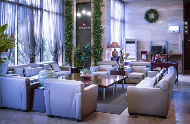 Ritz Plaza Hotel