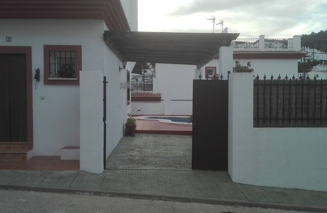 Riu Tolox. Maison individuelle avec piscine privée.