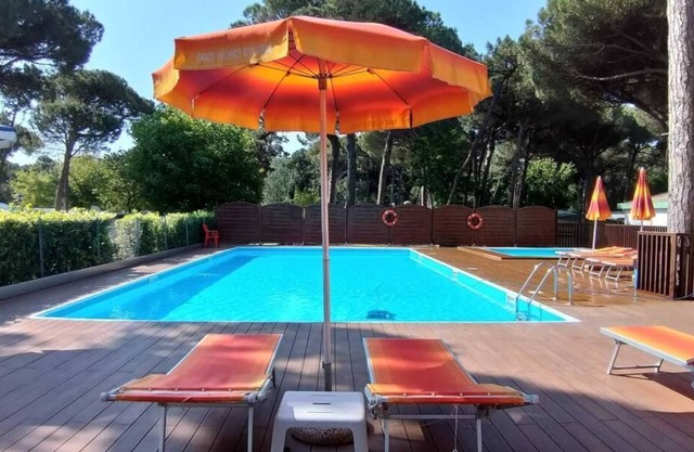 Rivaverde Family Camping Village Lodge Superior für 3 Personen