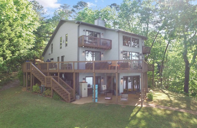 Rivendell - The perfect retreat on a spectacular point!