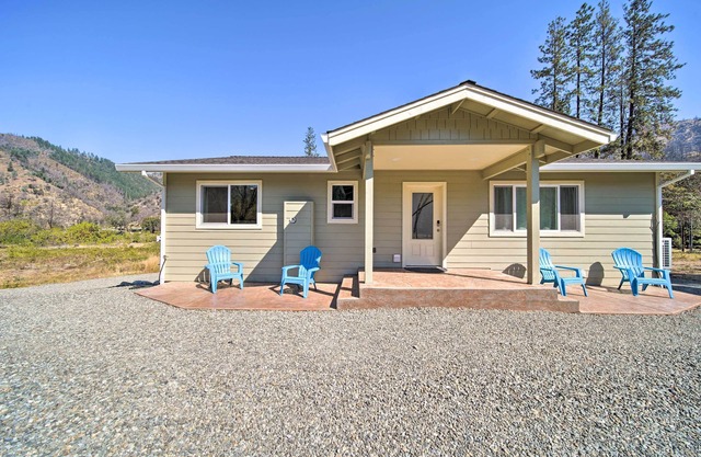 River Acres Retreat w/ Grill & River Access!