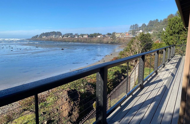 Meilleure vue en ville! Plaisir en famille sur notre plage privée. L'eau de la rivière peu profonde en face
