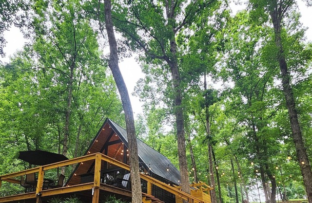 River cabin Private, Scenic A-frame