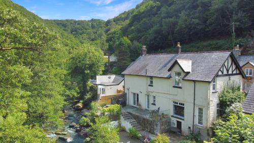 River Cottage in stunning location