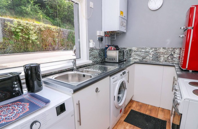 River Cottage, CYMMER
