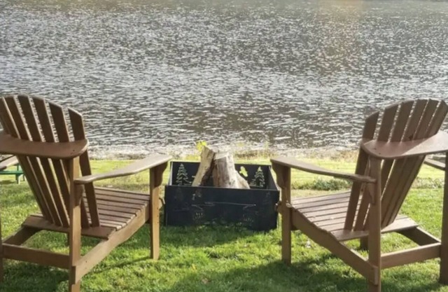 River Cottage w 2 Story covered deck w/ 2 firepits, Coffee bar & outdoor TV area