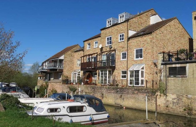 River Courtyard Apartment In The Heart Of
